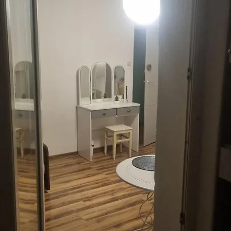 Przytulny 17 Z Balkonem W Mieszkaniu 2 Pokojowym Apartman Varsó